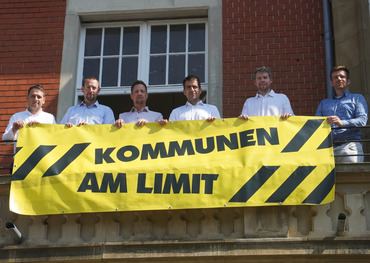 Auch die linksrheinischen Kommunen nutzen den deutschlandweiten Aktionstag "Kommunen am Limit", um vor dem drohenden Finanzkollaps zu warnen Auch die linksrheinischen Kommunen nutzen den deutschlandweiten Aktionstag "Kommunen am Limit", um vor dem drohenden Finanzkollaps zu warnen