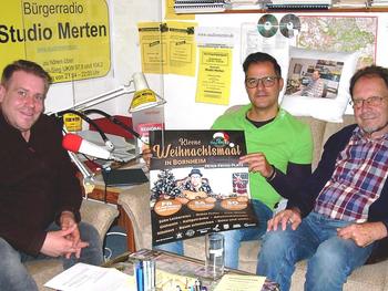 Informieren bei Radio Studio Merten über den Bornheimer Weihnachtsmarkt (v. l.): Stefan Glashagen, Jörg Gütelhöfer und Otto Ganser. Foto: Studio Merten