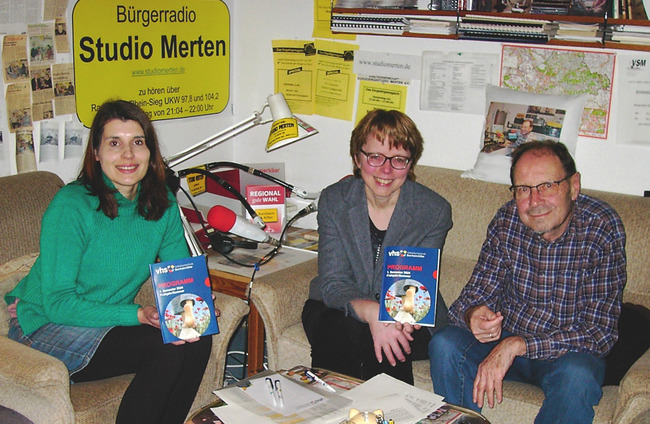 Zu Gast im Radio (v.l.): Rita Attanasio und Annemarie Schwartmanns mit Moderator Otto Ganser. Foto: Studio Merten