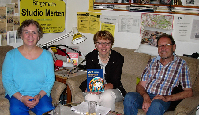 Verena Salber (links), Annemarie Schwartmanns und Otto Ganser im Radio Studio Merten