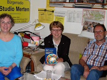 Verena Salber (links), Annemarie Schwartmanns und Otto Ganser im Radio Studio Merten