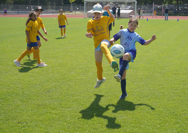 Packende Duelle beim 15. Fußball-Grundschul-Cup Packende Duelle beim 15. Fußball-Grundschul-Cup