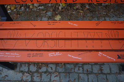 Orange Bank vor dem Rathaus