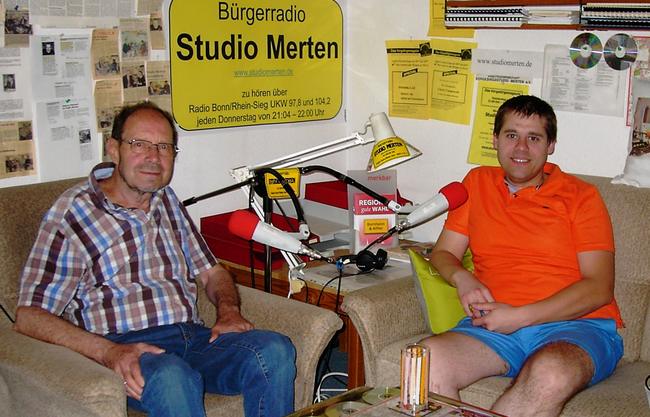 Im Studio Merten (v.l.): Moderator Otto Ganser mit Radioarchiv-Initiator Andreas Knedlik. Foto: Studio Merten