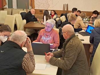 Der Computertreff stößt bei Bornheimer Seniorinnen und Senioren auf reges Interesse. Foto: N. Morbach